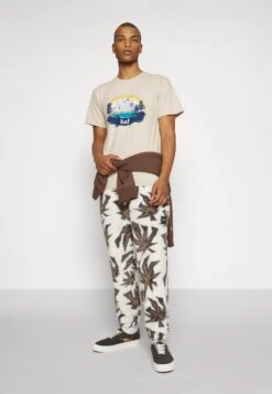 HUF Lowell Pant - Trousers - Natural -Winter Menswear Store 0a8ff1f2ef684891a5231a237bcf633c scaled