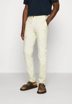 Scotch & Soda Essentials Stretch - Trousers - Sand 10 Scotch & Soda Essentials Stretch - Trousers - Sand -Winter Menswear Store 0d7facc7ac61484e8d1fa261e7f1912c scaled