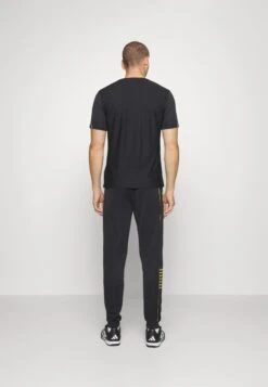 EA7 Emporio Armani Train Core Pants - Tracksuit Bottoms - Black/Gold -Winter Menswear Store 0dfd1403da054f98baa0ddc5eb02416f scaled