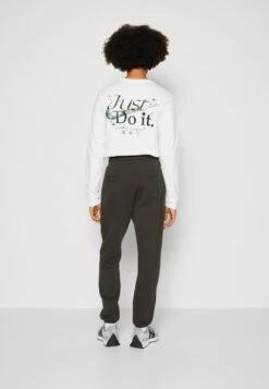 AllSaints Ari Sweatpant - Tracksuit Bottoms - Washed Black 8 AllSaints Ari Sweatpant - Tracksuit Bottoms - Washed Black -Winter Menswear Store 0f14ab54aee54bf4a3b822a412a2658f scaled