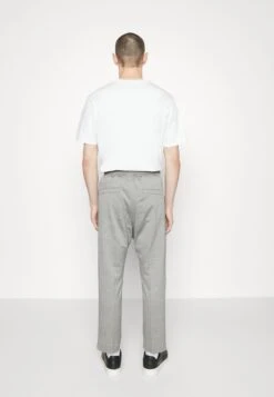DRYKORN Morvi - Trousers - Grey 7 DRYKORN Morvi - Trousers - Grey -Winter Menswear Store 21a2d6ef1ec84be9abaa3eb9c7f88ceb scaled