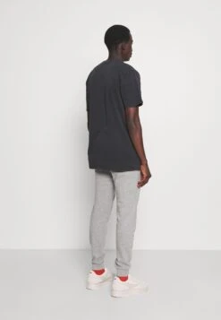 Jack & Jones Jjigordon Jjshark Pants 2 Pack - Tracksuit Bottoms - Navy Blazer 9 Jack & Jones Jjigordon Jjshark Pants 2 Pack - Tracksuit Bottoms - Navy Blazer -Winter Menswear Store 331bb10727aa46118e30b76c0601628e scaled