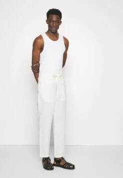 Emporio Armani Trouser - Trousers - Bianco Panna -Winter Menswear Store 3580604ac8c4414cb9ce6c7b751246ca scaled