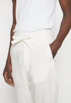 Emporio Armani Trouser - Trousers - Bianco Panna -Winter Menswear Store 38388193302348e29a78b7228dc3c3aa scaled