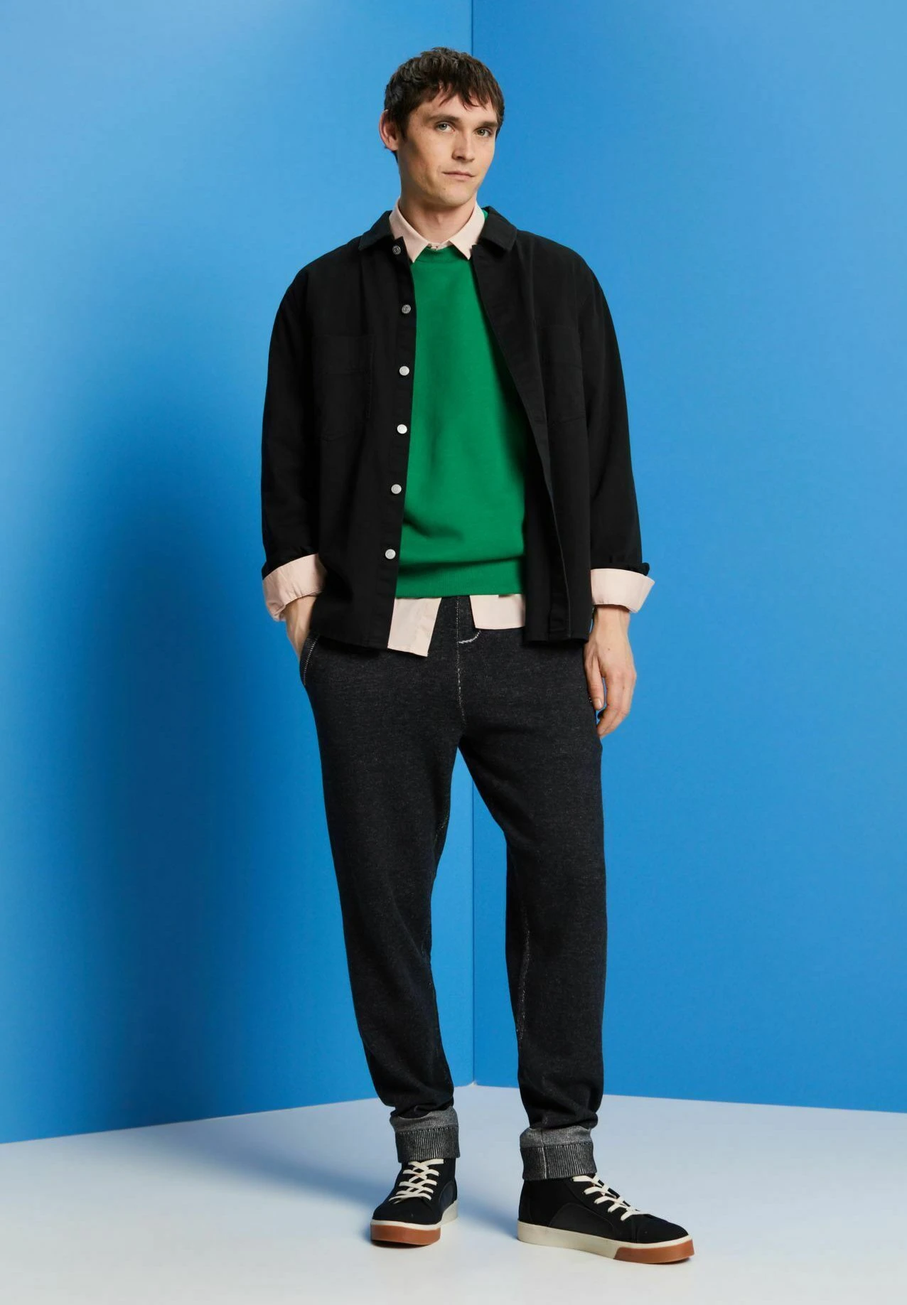 ESPRIT High-Rise-Im-Style Mit Logo-Print - Trousers - Black 3 ESPRIT High-Rise-Im-Style Mit Logo-Print - Trousers - Black - Image 3