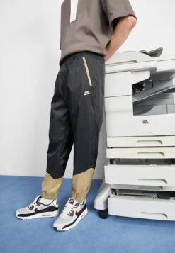 Nike Sportswear Pant - Tracksuit Bottoms - Black/Khaki