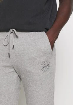 Jack & Jones Jjigordon Jjshark Pants 2 Pack - Tracksuit Bottoms - Navy Blazer 11 Jack & Jones Jjigordon Jjshark Pants 2 Pack - Tracksuit Bottoms - Navy Blazer -Winter Menswear Store 4db18071f4e54115bfe9e55914f444ed scaled