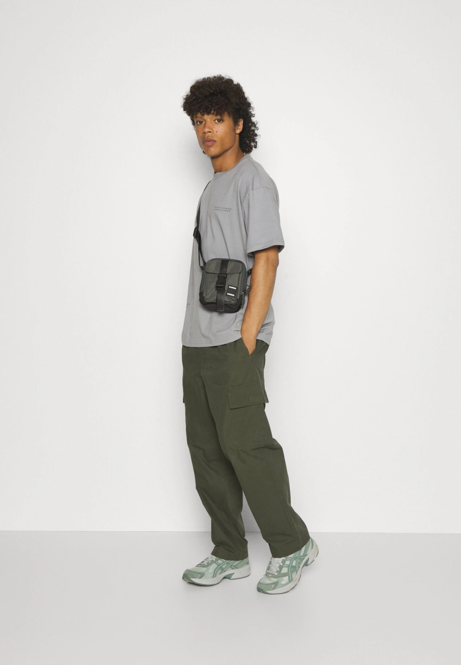 Jack & Jones Jpstkarl Jjcargo Ana Cbo - Cargo Trousers - Dark Green 2 Jack & Jones Jpstkarl Jjcargo Ana Cbo - Cargo Trousers - Dark Green - Image 2