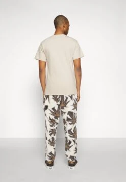 HUF Lowell Pant - Trousers - Natural -Winter Menswear Store 5b4e3a42e860486a901732dd38bb55d6 scaled