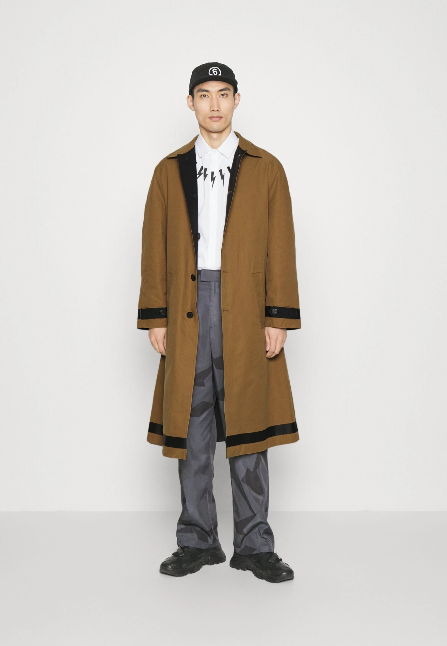 Neil Barrett Reversible - Trenchcoat - Black/Khaki 2 Neil Barrett Reversible - Trenchcoat - Black/Khaki - Image 2