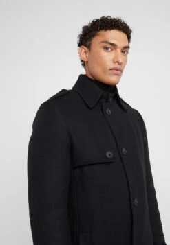 DRYKORN Skopje - Short Coat - Black 11 DRYKORN Skopje - Short Coat - Black -Winter Menswear Store 79e9d57934c748ec82bc788feaf9c0d6 scaled