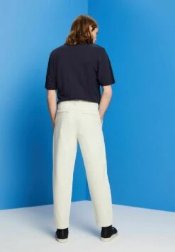 ESPRIT Balloon Fit - Trousers - Off White 9 ESPRIT Balloon Fit - Trousers - Off White -Winter Menswear Store 7b59c7504c5d40a5a4c981aa6c22780d