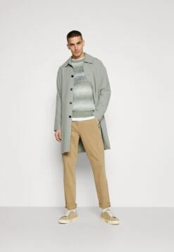 Dockers Smart Flex Alpha - Chinos - British Khaki -Winter Menswear Store 7f5c1d5dfba040f8966b34dd360d43fd scaled