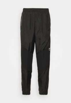 Nike Sportswear Air Pant - Tracksuit Bottoms - Black/Summit White -Winter Menswear Store 832b15b63e764d269475184c9da2f95a scaled
