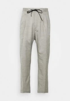 DRYKORN Morvi - Trousers - Grey 8 DRYKORN Morvi - Trousers - Grey -Winter Menswear Store 8a07158679014b128fd16b40eac14a88 scaled