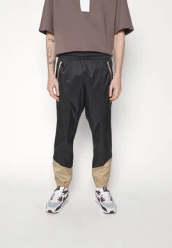 Nike Sportswear Pant - Tracksuit Bottoms - Black/Khaki -Winter Menswear Store 8d35ce2e3bd94fba8240bf06a4f66b84 scaled