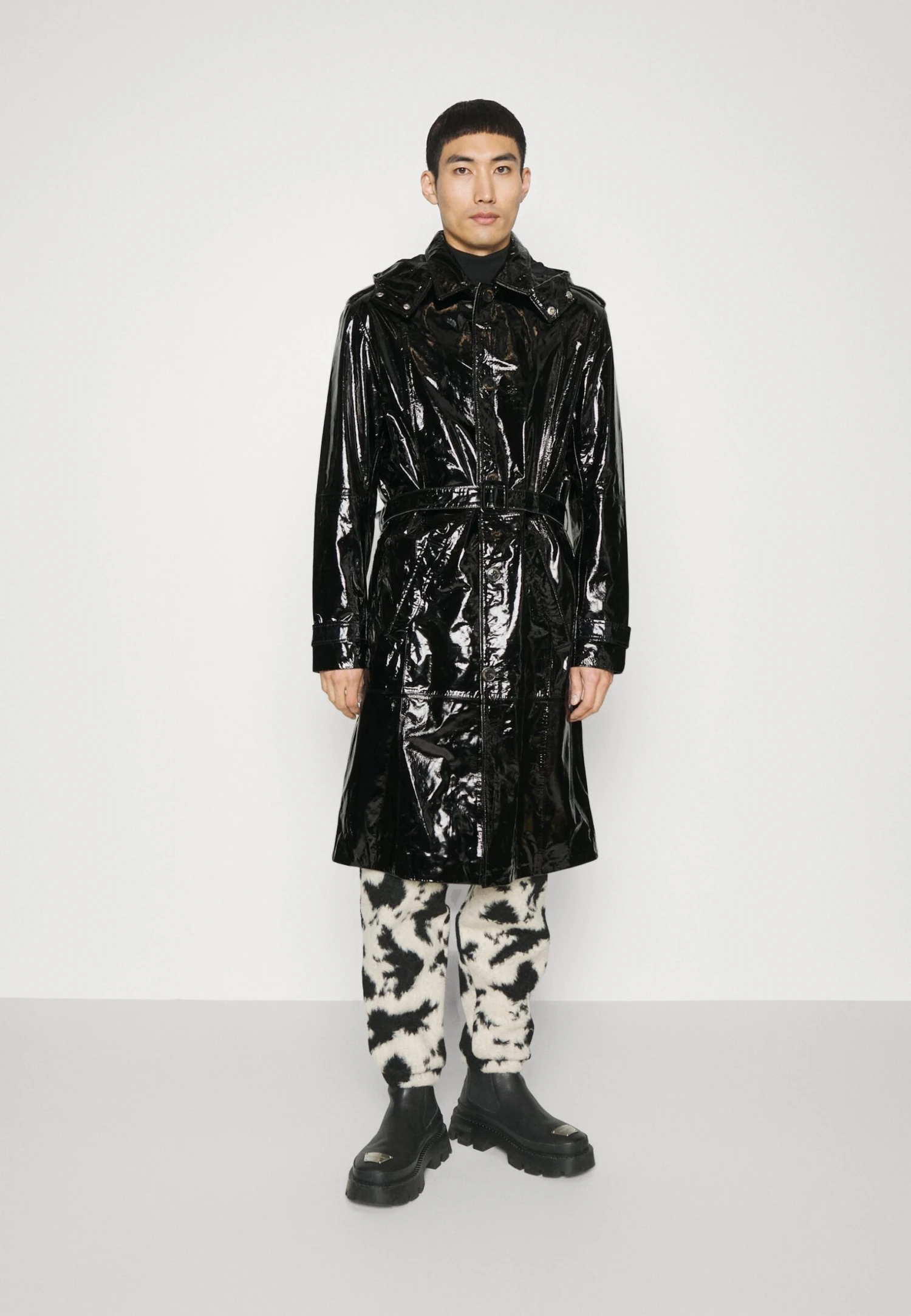 Zach - Classic Coat - Black Patent 2 Zach - Classic Coat - Black Patent - Image 2