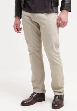 Dockers Alpha Original Slim - Chinos - Safari Beige 10 Dockers Alpha Original Slim - Chinos - Safari Beige -Winter Menswear Store a104e341b9ae401d9e000c7ec24ca8ea