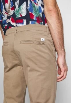 Jack & Jones 2 Pack - Chinos - Beige/Navy Blazer 13 Jack & Jones 2 Pack - Chinos - Beige/Navy Blazer -Winter Menswear Store ab4fe51d44e84af6883c32230a9cafac scaled