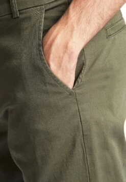 Lindbergh Slim Fit Superflex Pants - Chinos - Dk Army -Winter Menswear Store ca3ca229270b44f8a83f7da6ff621468