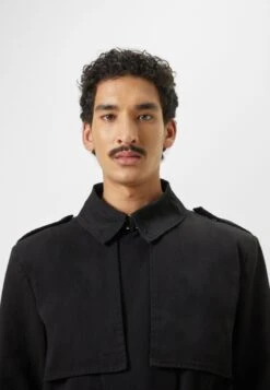 Han Kjøbenhavn Cargo Trenchcoat - Trenchcoat - Black -Winter Menswear Store d963649e311142e89a0d19c148923afe scaled