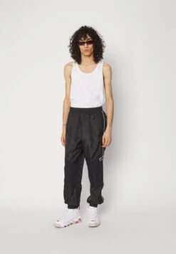 Nike Sportswear Air Pant - Tracksuit Bottoms - Black/Summit White -Winter Menswear Store ef67efe36eeb4384a9cf5784673d5cfa scaled