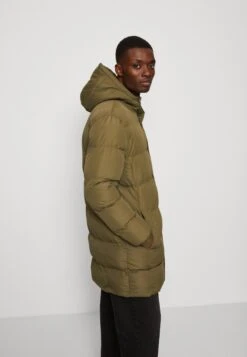 Long Parka Jacket - Winter Coat - Khaki 9 Long Parka Jacket - Winter Coat - Khaki -Winter Menswear Store f685b929e52d4619bf773f80f543ff63 scaled