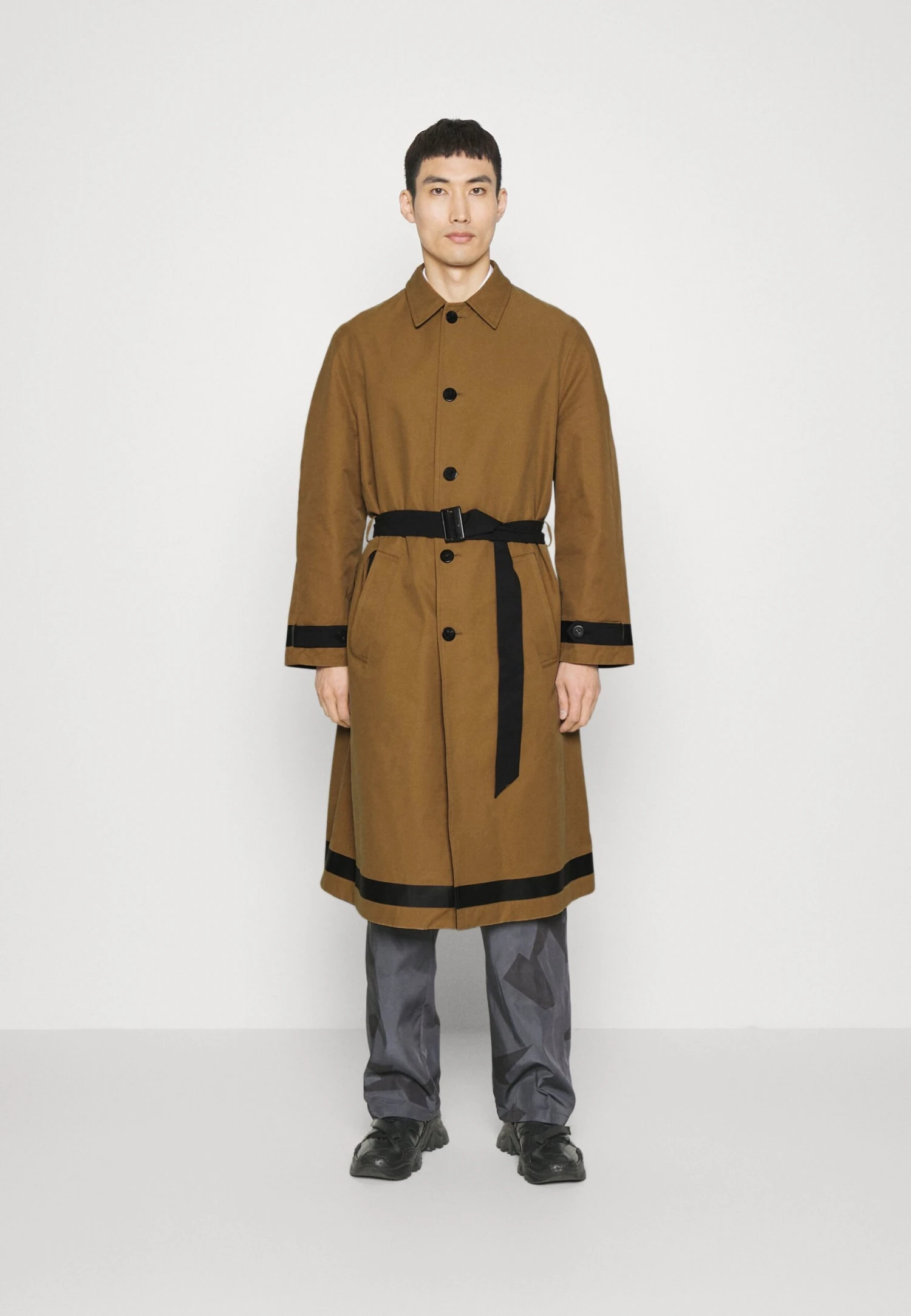 Neil Barrett Reversible - Trenchcoat - Black/Khaki 1 Neil Barrett Reversible - Trenchcoat - Black/Khaki
