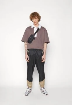 Nike Sportswear Pant - Tracksuit Bottoms - Black/Khaki -Winter Menswear Store ff7533ee20b04d2384e8d593042e161c scaled